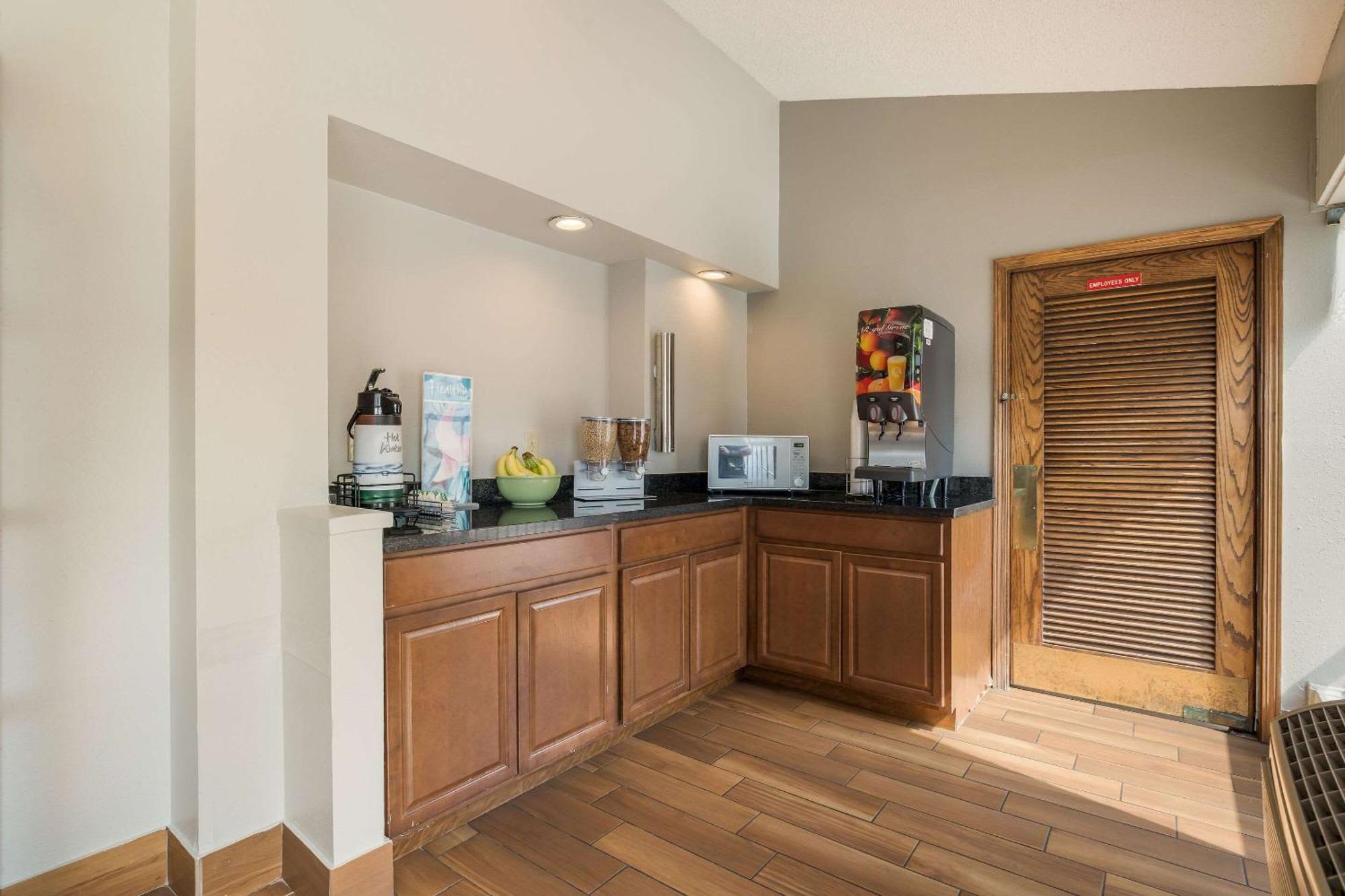 Quality Inn Tulsa Central Luaran gambar